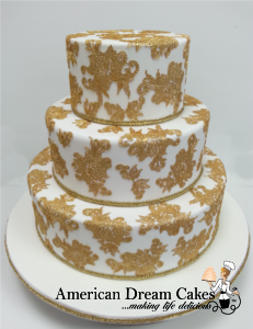 Elegant wedding cake in white and gold.